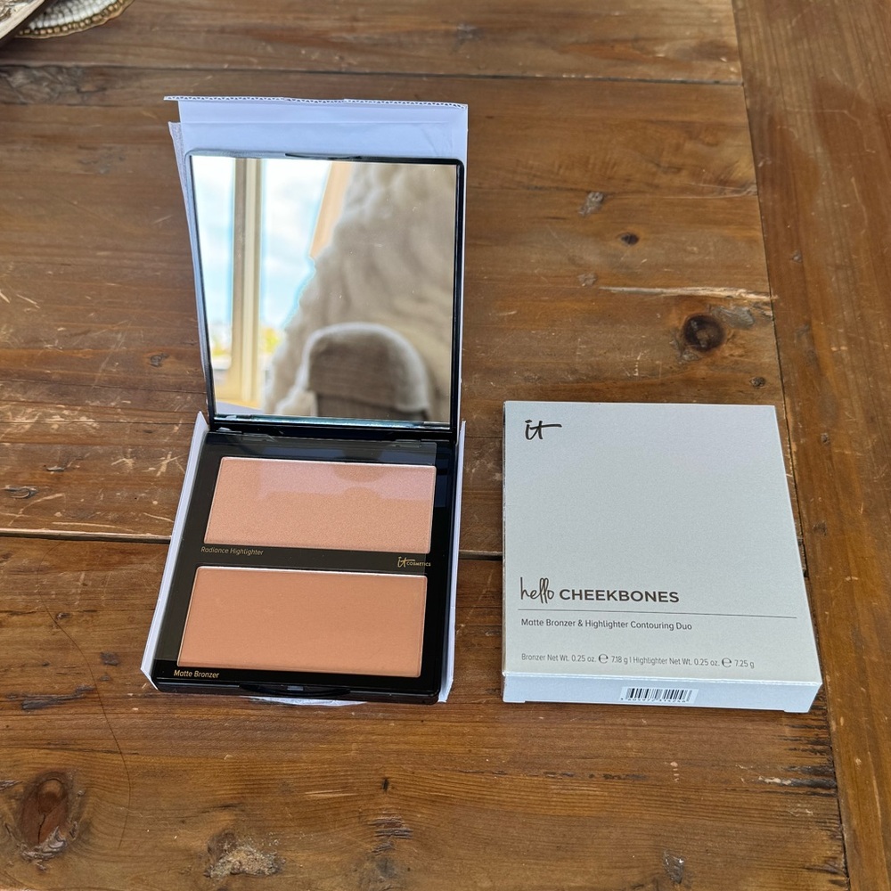 NWT it cosmetics hello cheekbones matte bronzer & Highlighter contouring Duo